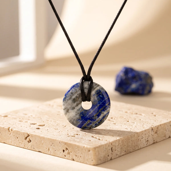 Pendentif donut en lapis-lazuli bleu roi veiné de blanc, idée cadeau en pierre naturelle