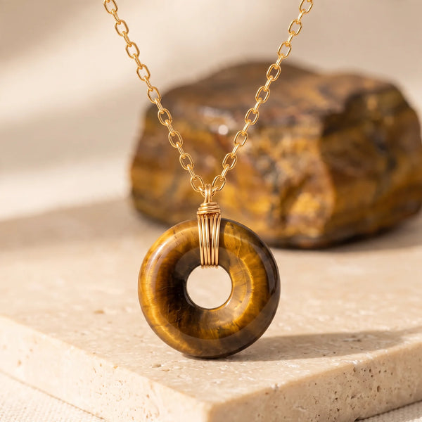 Pendentif œil de tigre donut, porte-bonheur en pierre naturelle et fil doré