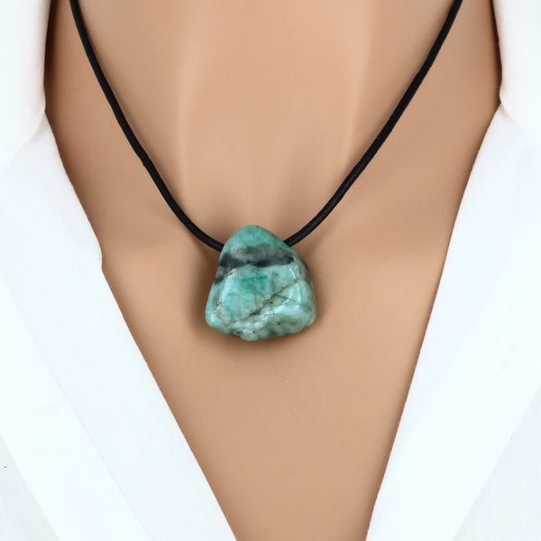 Pendentif en Émeraude roulée et percée, pierre naturelle du Brésil