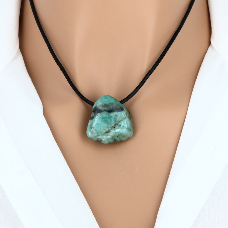 Pendentif en Émeraude roulée et percée, pierre naturelle du Brésil