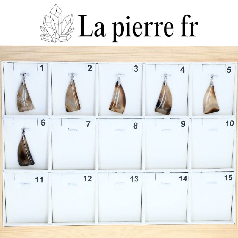 Pendentif en agate marron avec chaîne argentée