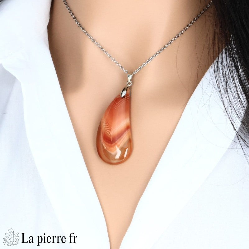 Pendentif Agate rouge en goutte avec chaîne argentée