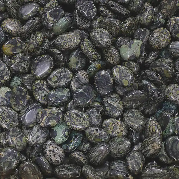 pendentif pierre percée jaspe kambaba ovale vert sombre 20 à 30 mm