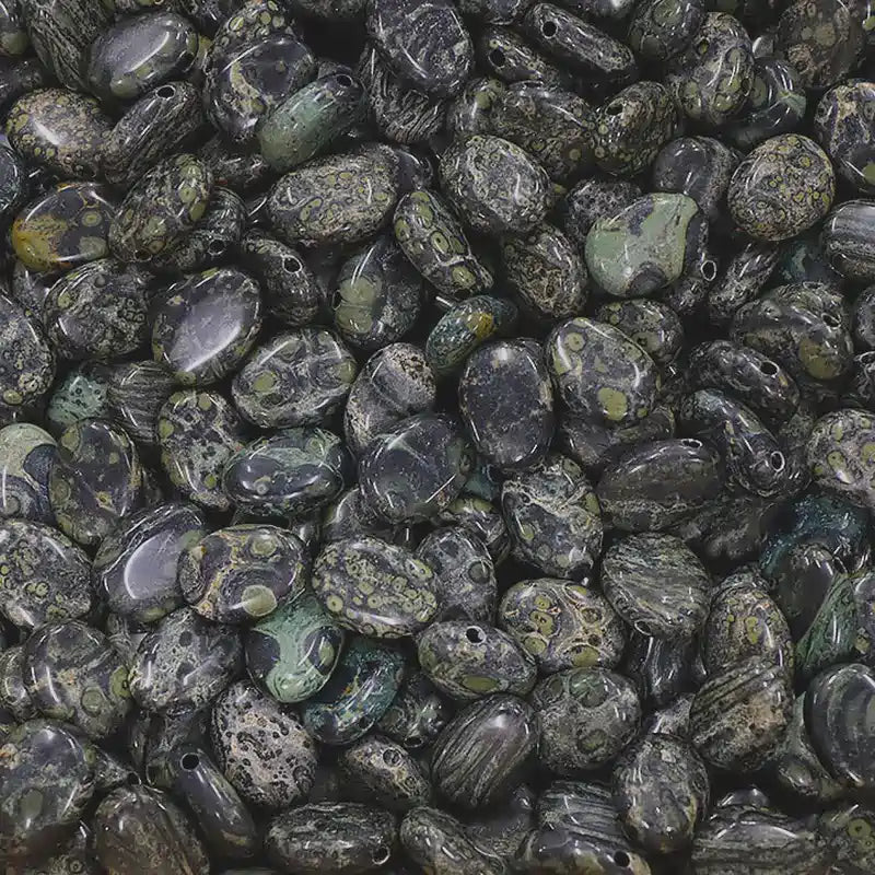 pendentif pierre percée jaspe kambaba ovale vert sombre 20 à 30 mm