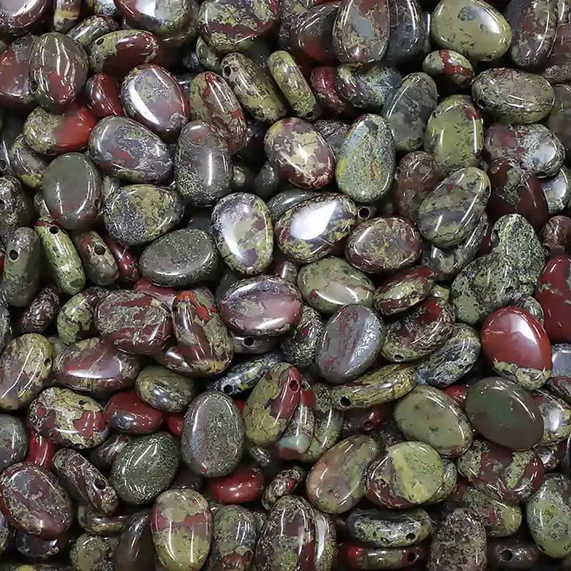 pendentif pierre percée pierre de sang jaspe sang de dragon ovale 20 à 30 mm