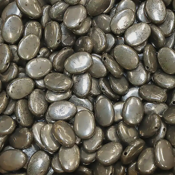 pendentif pierre percée pyrite ovale dorée métallique 20 à 30 mm