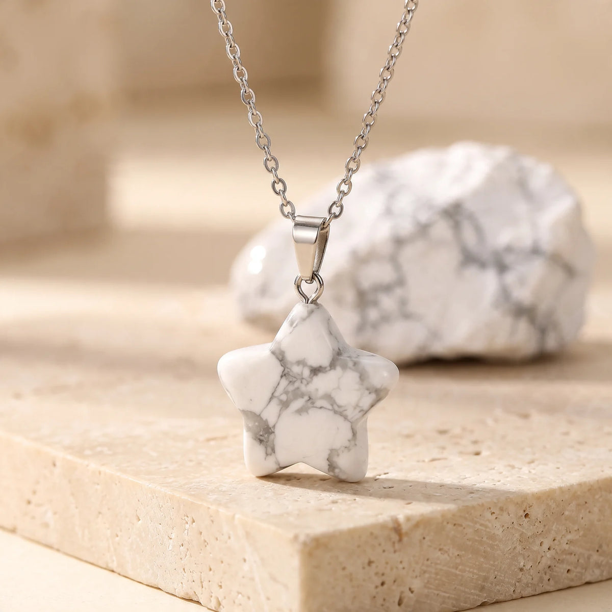Pendentif étoile en howlite blanche veinée de gris, bijou de lithothérapie
