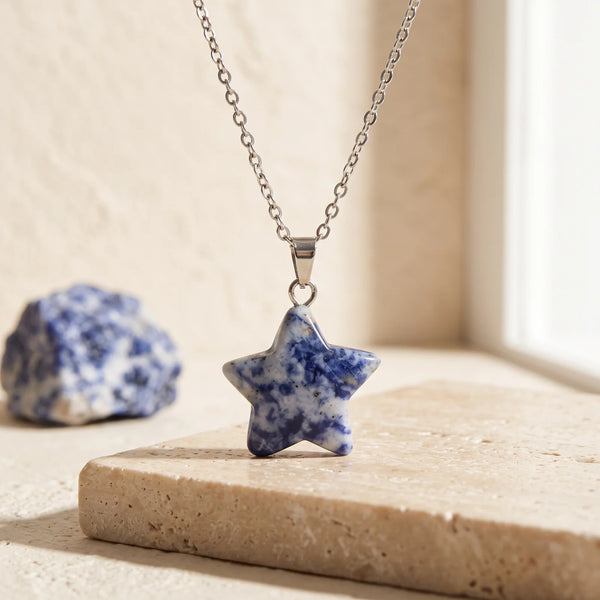 Pendentif étoile en sodalite bleue veinée de blanc, pierre véritable sur chaîne argentée