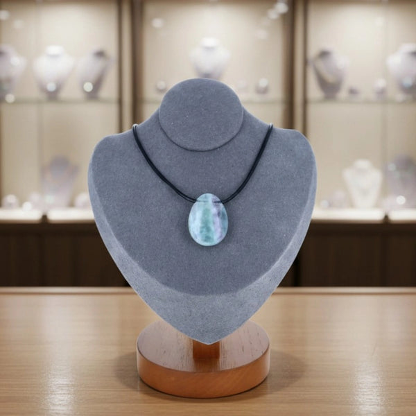 collier fluorine claire translucide pastel