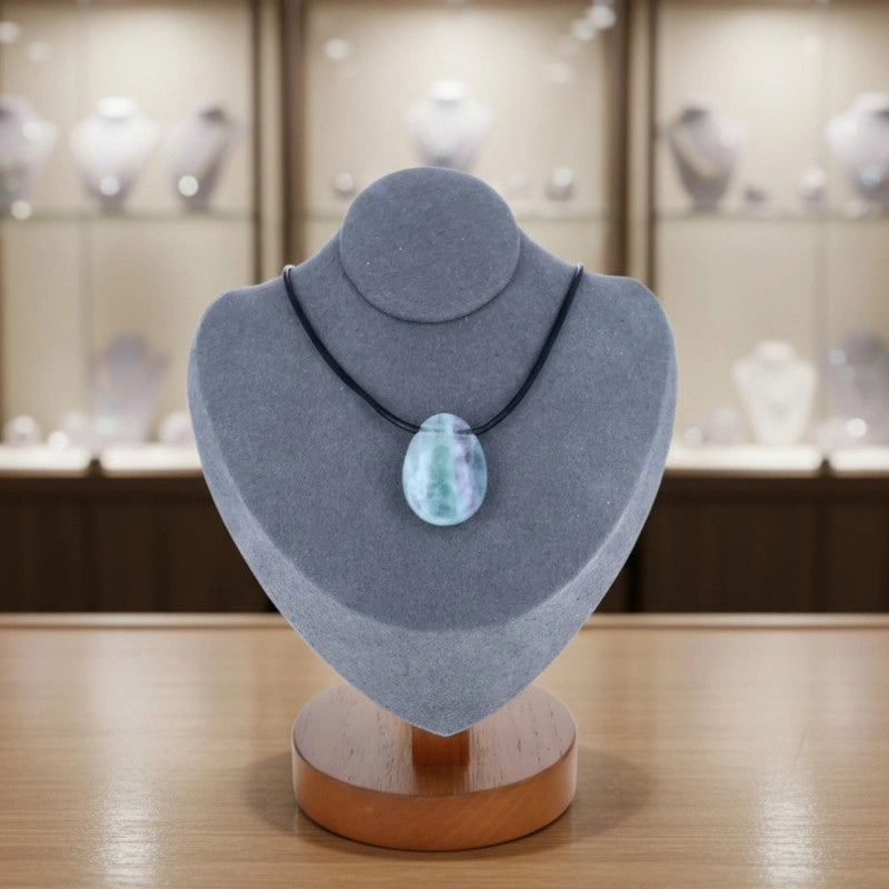 collier fluorine claire translucide pastel