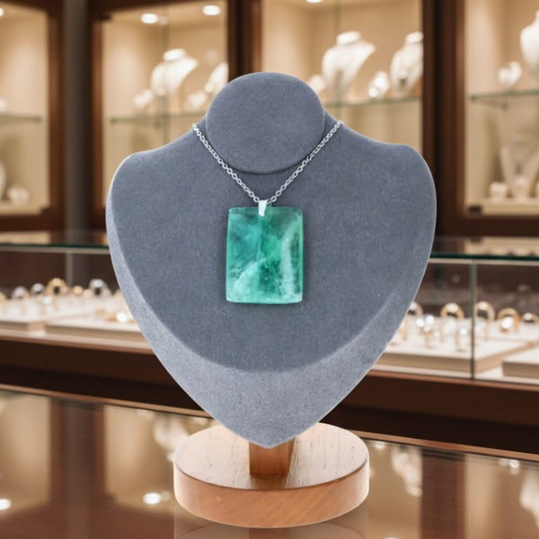 collier fluorine verte rectangle pierre naturelle Madagascar