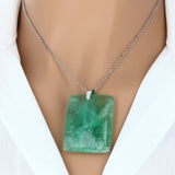 Pendentif Fluorine Verte – pierre verte translucide plate