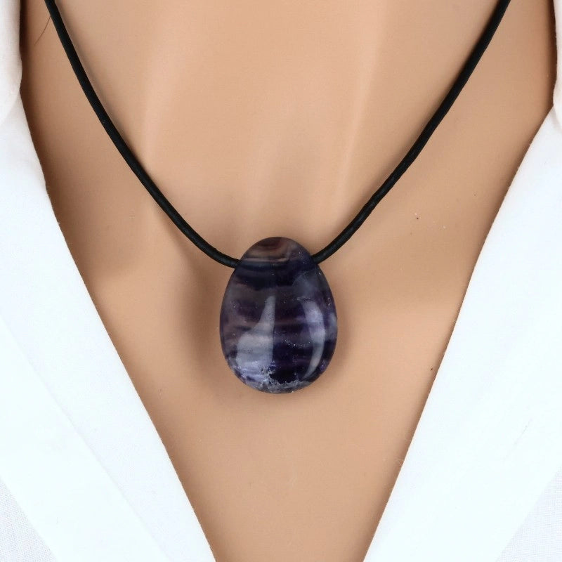 pendentif fluorine violette naturelle