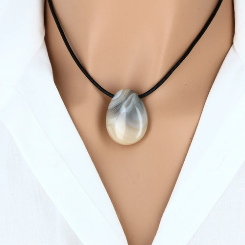 Pendentif goutte en pierre Agate Botswana " Sérénité & douceur "