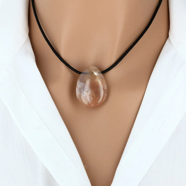 pendentif goutte en pierre agate fleur naturelle lithothérapie madagascar
