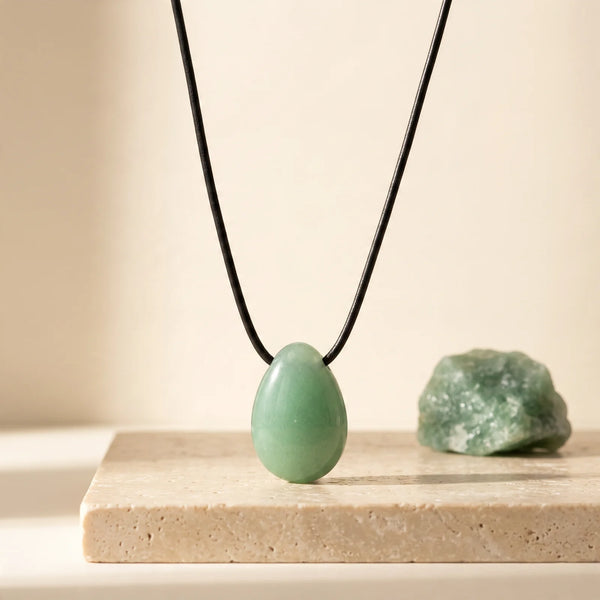 Pendentif goutte en aventurine vert menthe sur cordon, idée cadeau en pierre naturelle