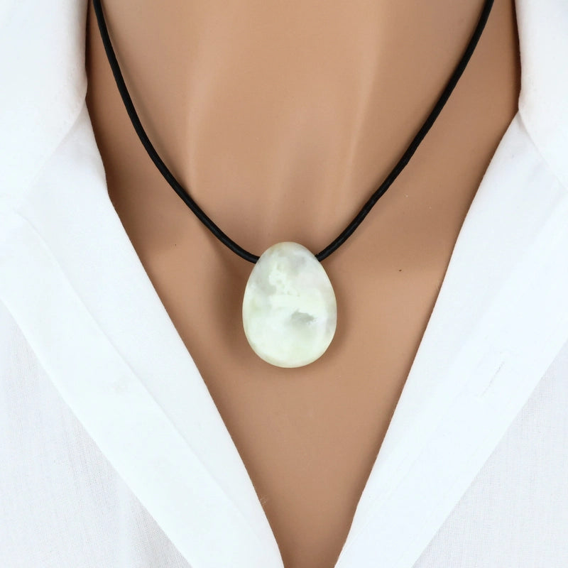 pendentif goutte jade de chine pierre naturelle lithothérapie