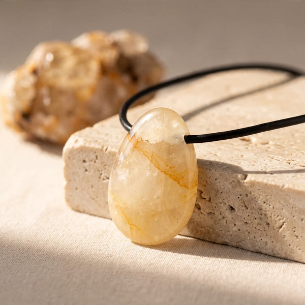 Pendentif goutte en quartz ferrugineux jaune miel, idée cadeau bijou en pierre naturelle