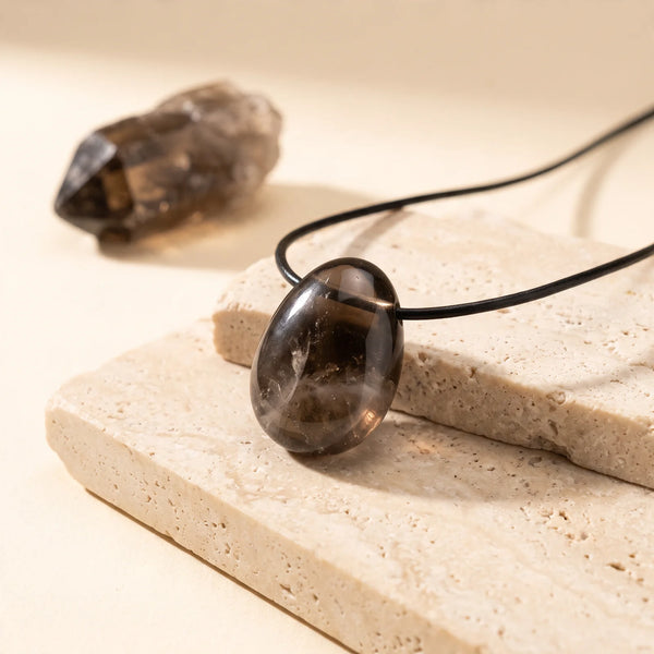 Pendentif goutte en quartz fumé gris brun translucide, pierre véritable sur cordon noir