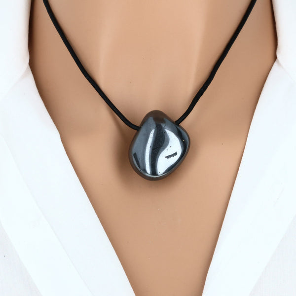Pendentif en Hématite roulée et percée, pierre naturelle du Brésil