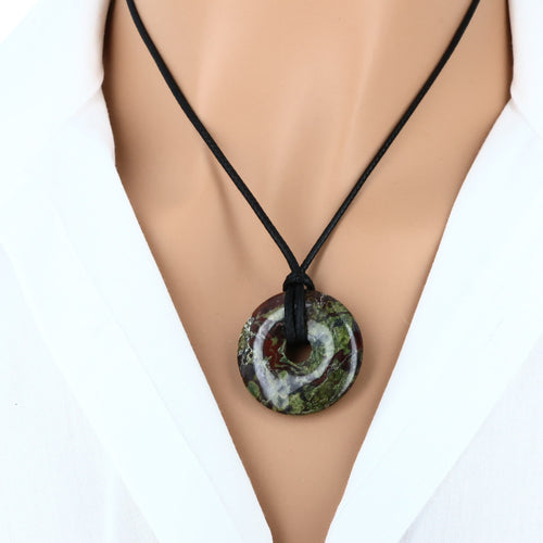 Pendentif en pierre Jaspe Sang de Dragon – forme donut " Protection & intensité "