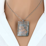 Pendentif Labradorite Violette – pierre violette irisée plate