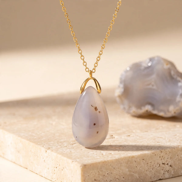Pendentif larme en agate du Botswana gris perle, idée cadeau en pierre naturelle