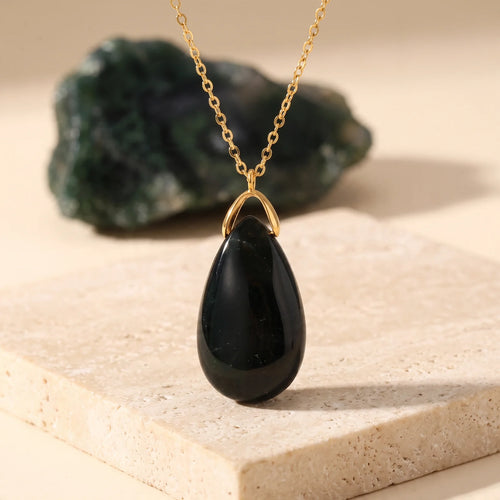 Pendentif Larme en Agate Mousse Naturelle du Brésil sur Chaîne Dorée