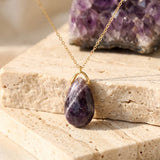 Pendentif Larme en Améthyste Rubanée, Chaîne Dorée 60 cm