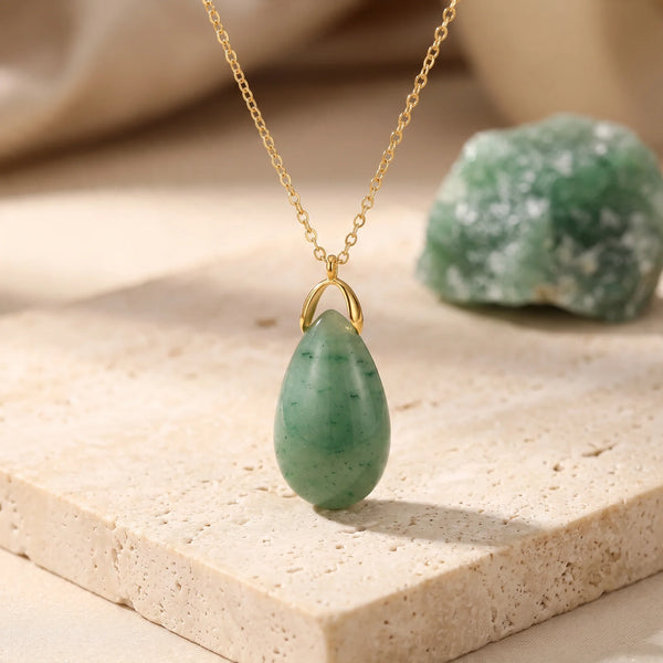 Pendentif larme en aventurine verte, bijou de lithothérapie sur chaîne dorée 60 cm