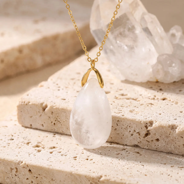 Pendentif larme en cristal de roche laiteux, pierre véritable sur chaîne dorée