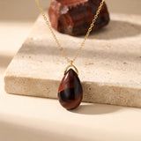 Pendentif Larme en Œil de Taureau Naturel, Chaîne Dorée 60 cm
