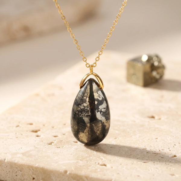 Pendentif larme en pyrite dorée et grise, pierre véritable sur chaîne dorée