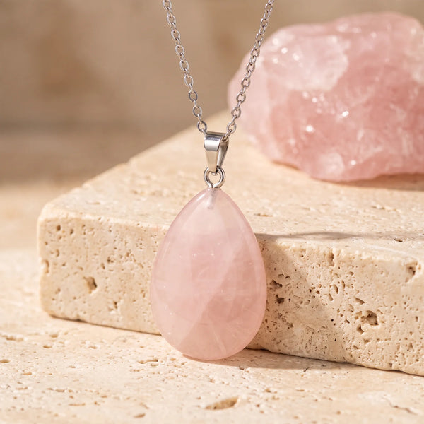 Pendentif larme en quartz rose pâle, bijou de lithothérapie en pierre naturelle