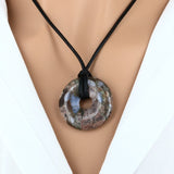 Pendentif en pierre Liberite – forme donut 