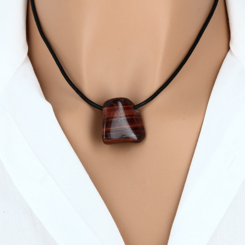 Pendentif en Œil de Taureau roulé et percé, pierre naturelle d’Afrique du Sud