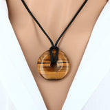 Pendentif en pierre Œil de Tigre – forme donut 
