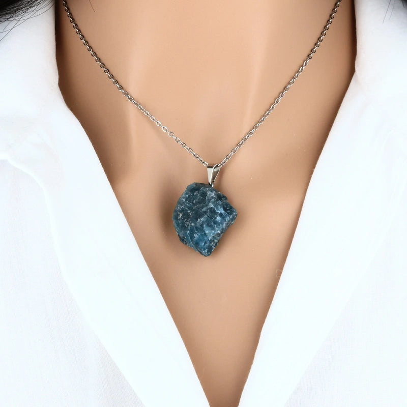 pendentif en pierre naturelle apatite bleue brute turquoise
