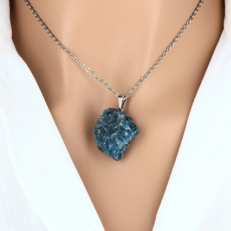 pendentif pierre brute apatite bleue naturelle turquoise lithothérapie 2 cm