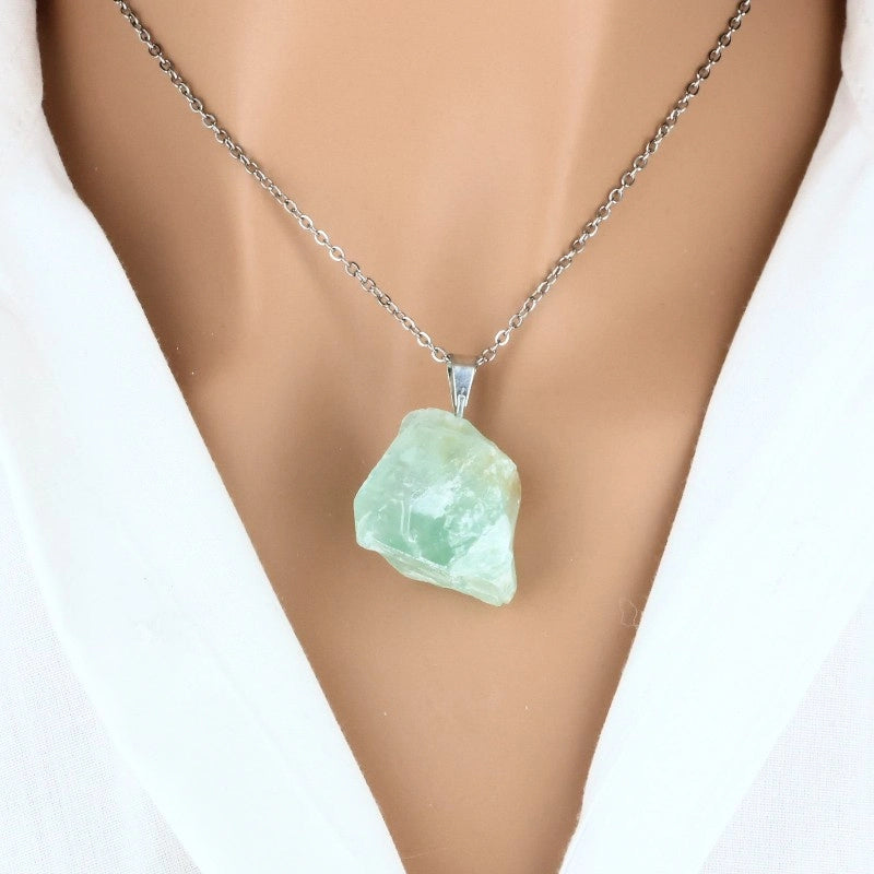 pendentif pierre brute calcite verte Mexique naturelle 2 cm lithothérapie