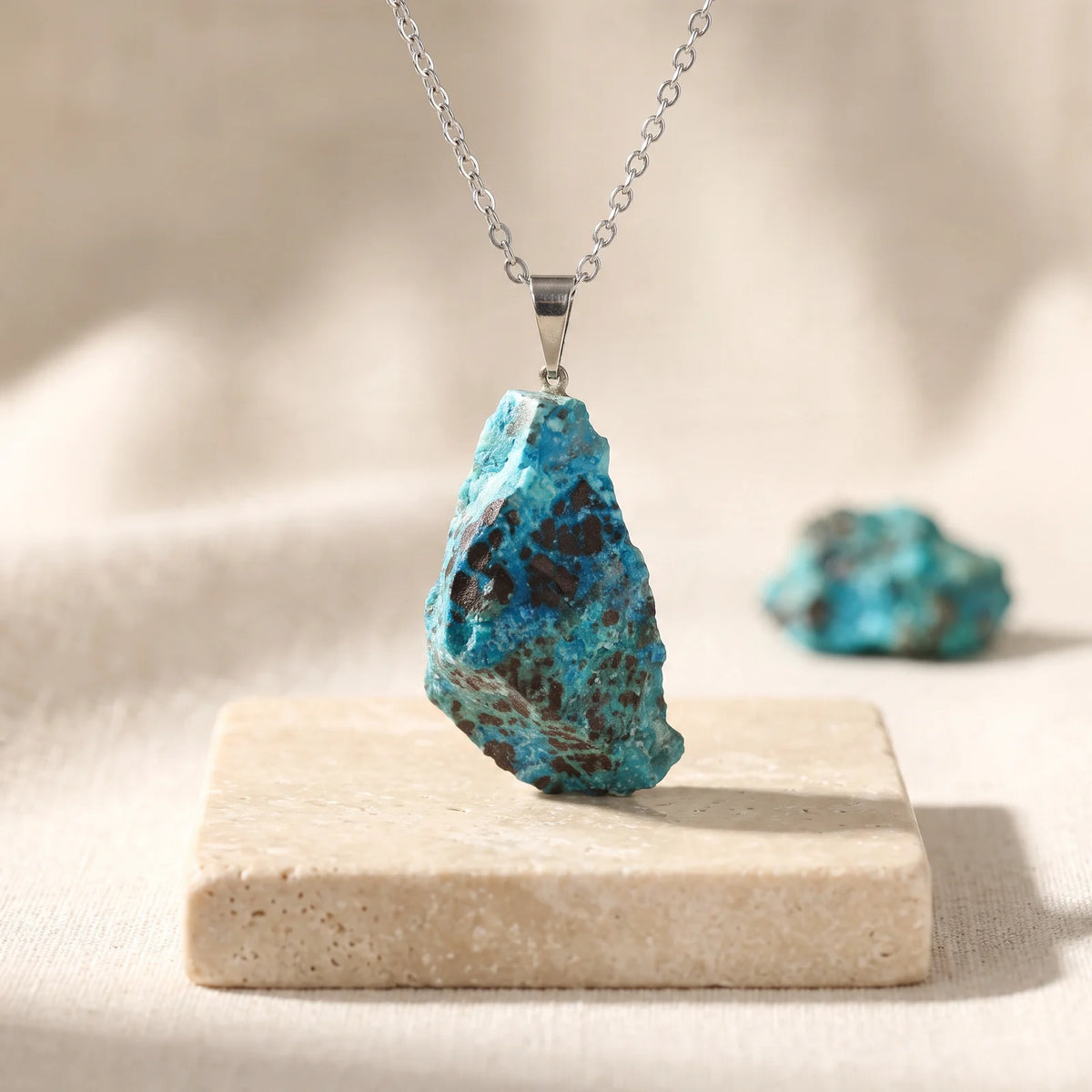 Pendentif chrysocolle brute bleu turquoise, bijou de lithothérapie en pierre naturelle