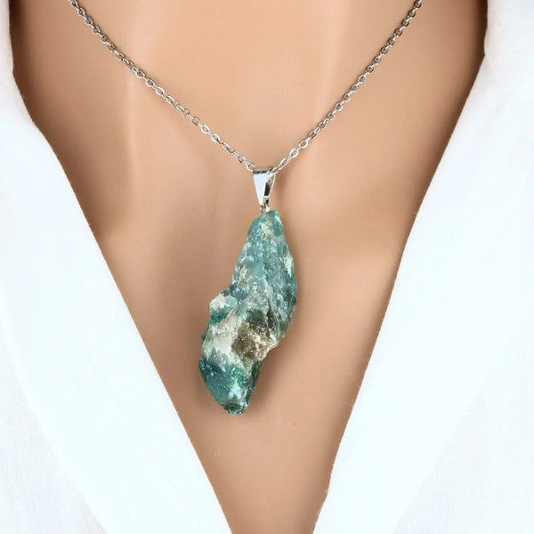 pendentif pierre brute fuschite naturelle brésil vert scintillant