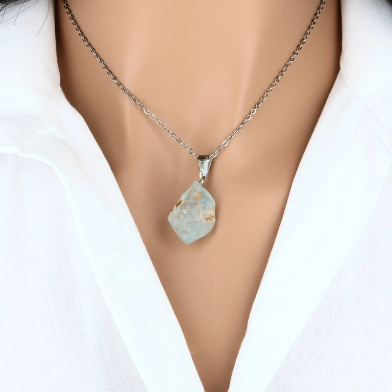 pendentif en pierre naturelle topaze brute bleue nigeria
