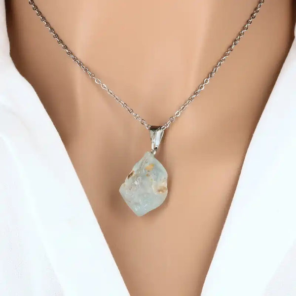 pendentif pierre brute topaze bleue nigeria naturelle translucide lithothérapie