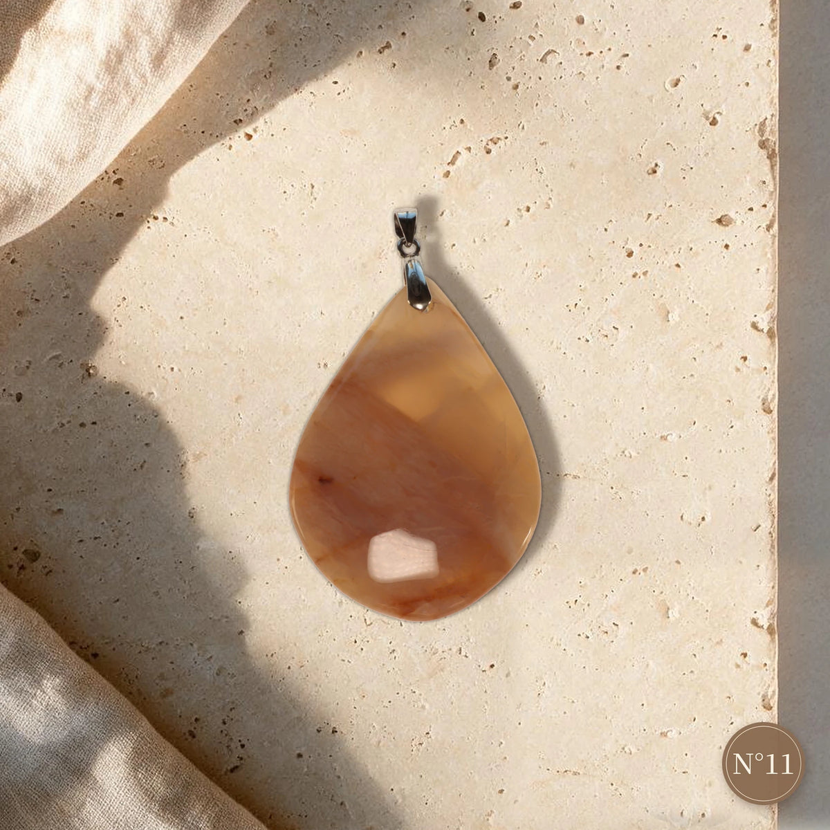 Bijou pierre de lune orange pièce unique N°11, goutte orange profond veinée, bélière couleur argent