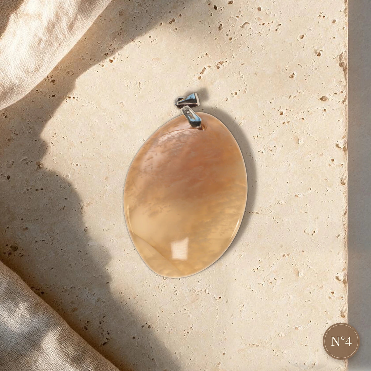 Pendentif pierre de lune orange pièce unique N°4, ovale pêche clair et translucide, bélière argentée
