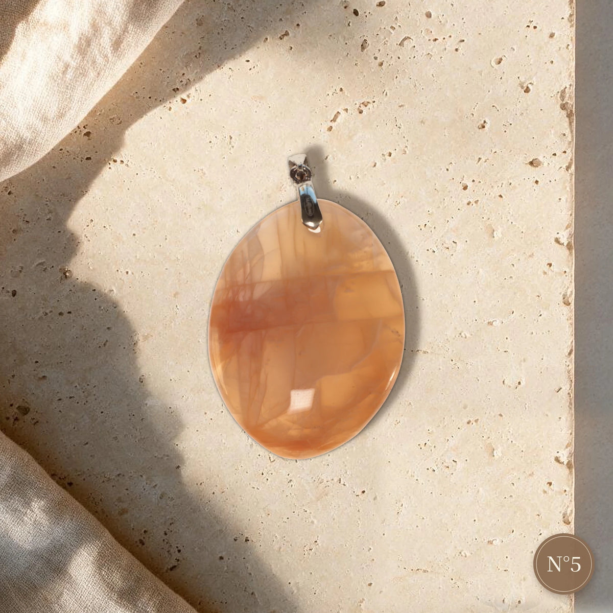 Pendentif pierre orange naturelle pièce unique N°5, ovale en pierre de lune abricot veiné, bélière argentée