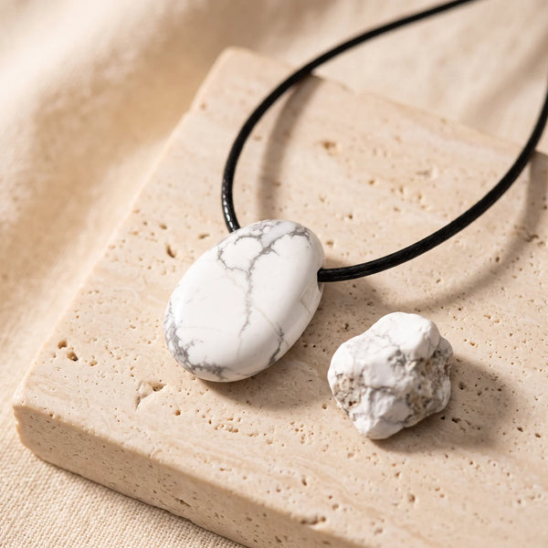 Pendentif ovale percé en howlite blanche veinée de gris, pierre véritable sur cordon
