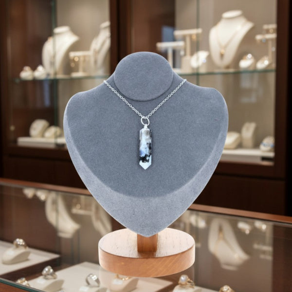 Pendentif pointe en Péristérite naturelle – pierre blanche aux reflets irisés