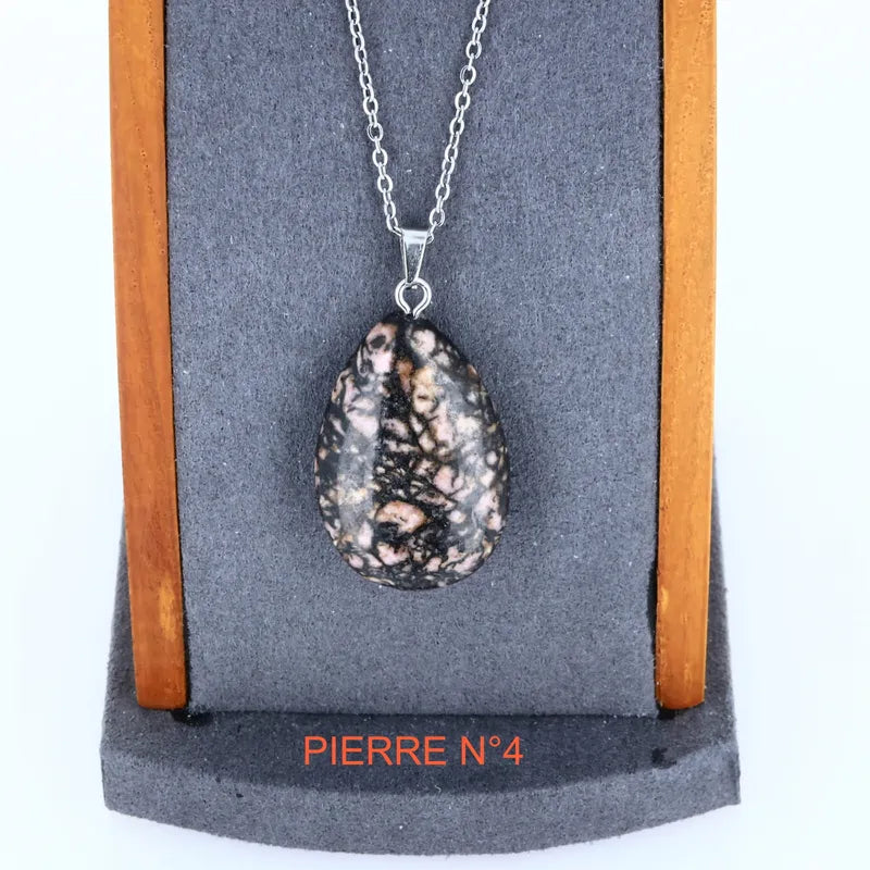 Vue du pendentif goutte en Rhodonite, pierre naturelle pour bijou de lithothérapie